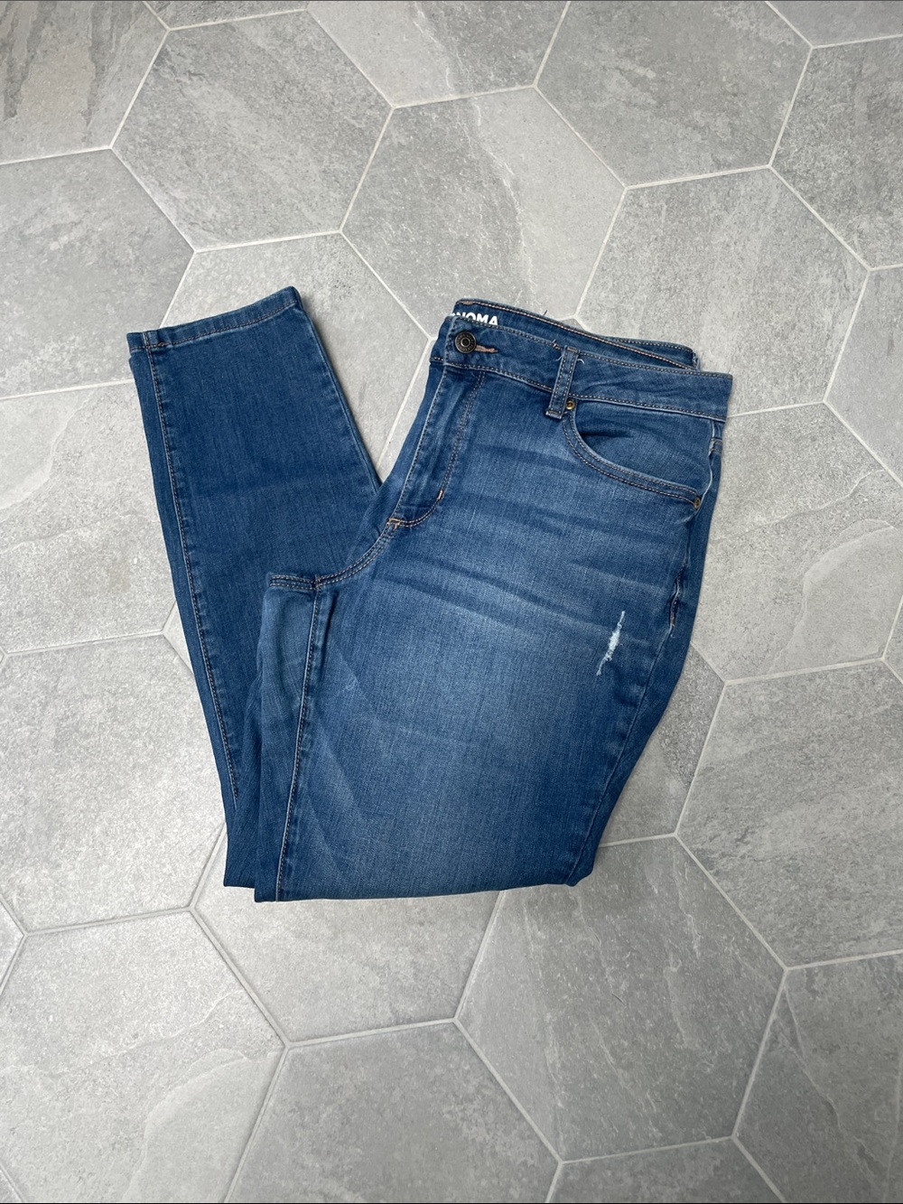 Sonoma Goods For Life Skinny Jeans – Size 14 – Medium Wash Distressed Stretch